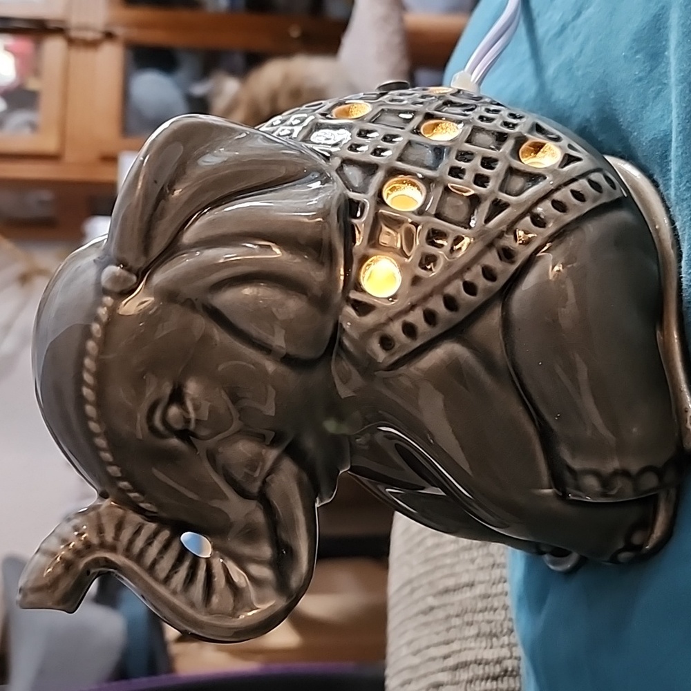 Better Homes and Gardens Green Ceramic Elephant Lamp